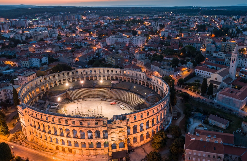 Il Colosseo, a Roma, è uno dei più meravigliosi esempi dell'abilità degli antichi romani nell'utilizzo dell'arco