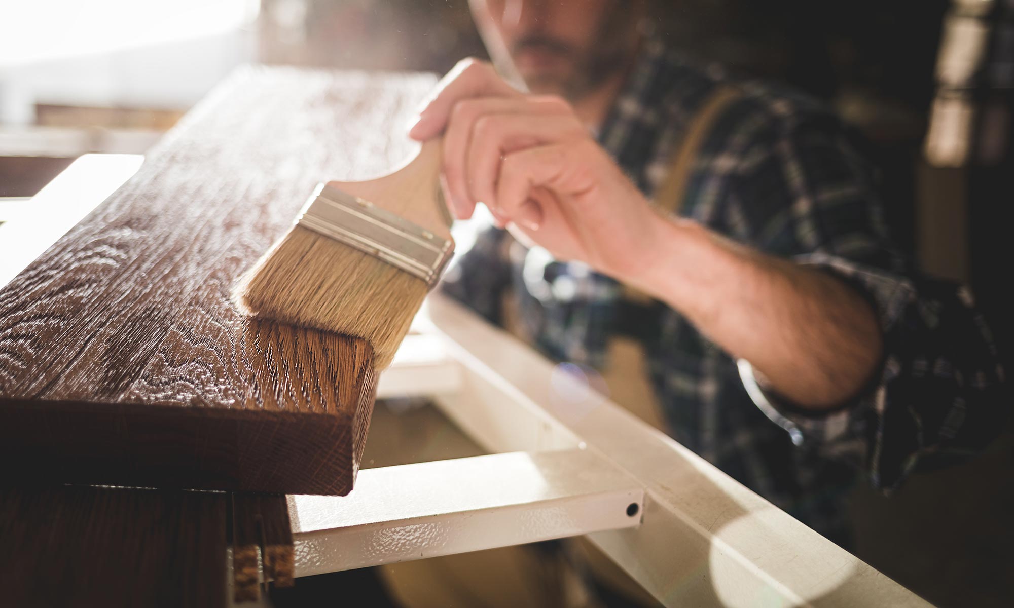 Brocha para pintar madera con lasur o braniz