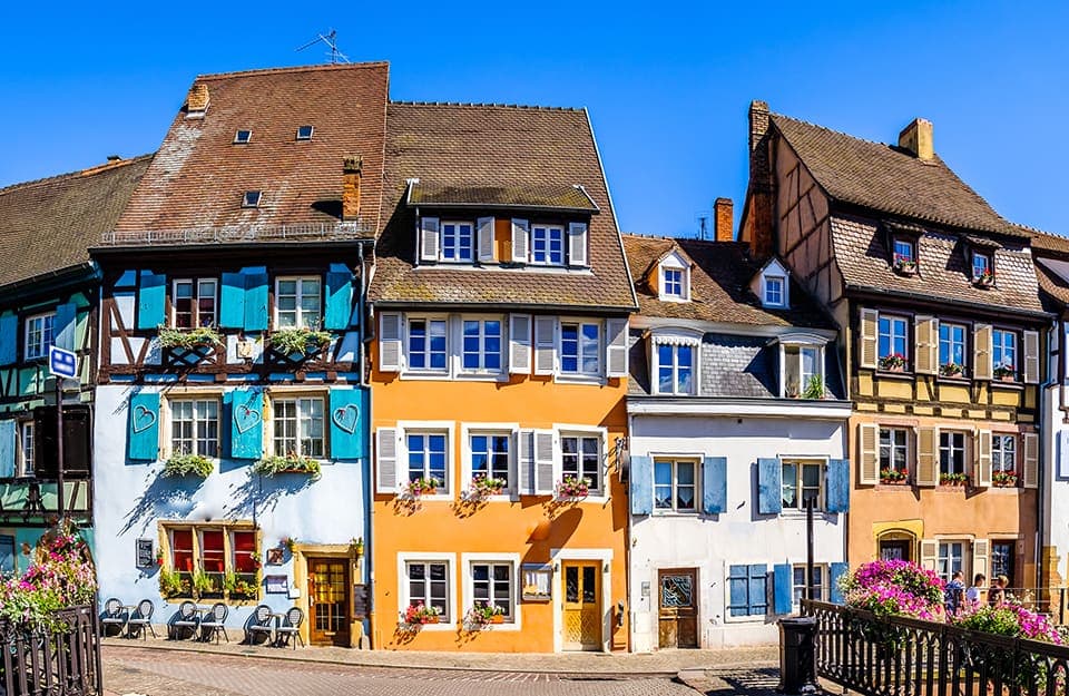 Alcune delle caratteristiche case colorate di Colmar, in Alsazia, Francia