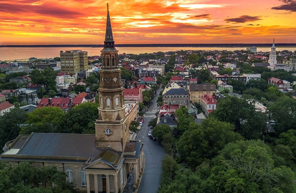Visuale dall'alto della città Charleston, South Carolina, USA, all'alba