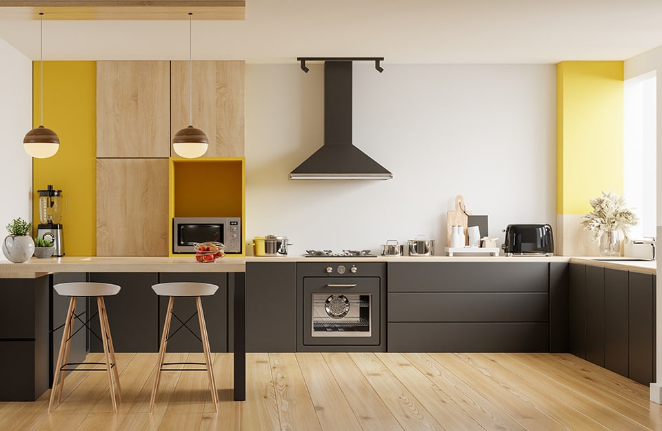 Cucina moderna in stile nordico sui toni del grigio scuro, del bianco, del giallo e del legno naturale