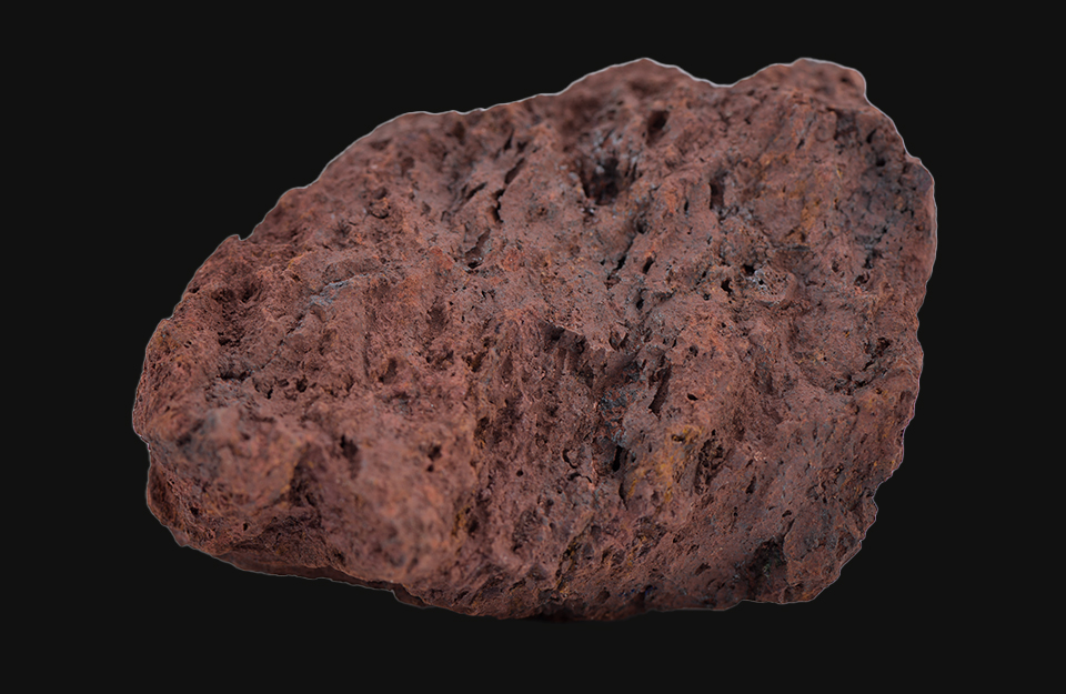Un minerale di ossido di ferro su sfondo nero