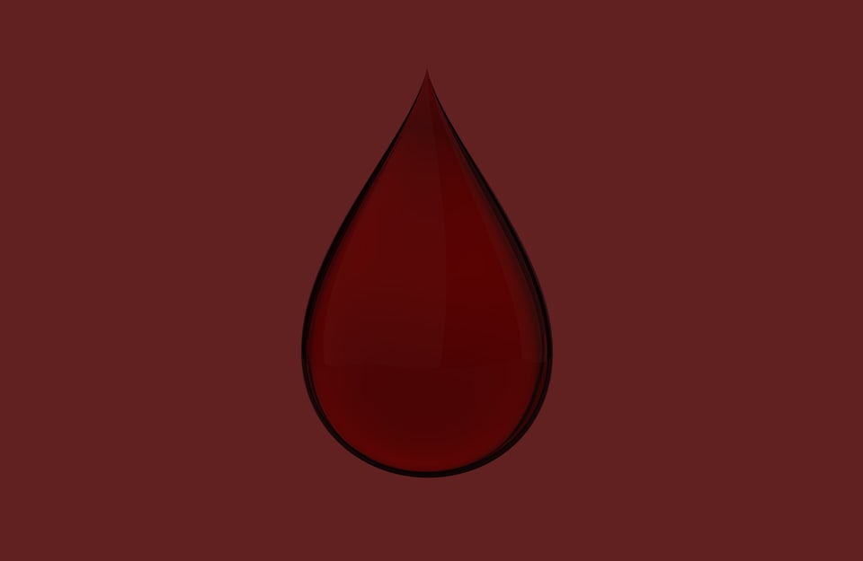 Una goccia stilizzata di sangue su sfondo rosso scuro