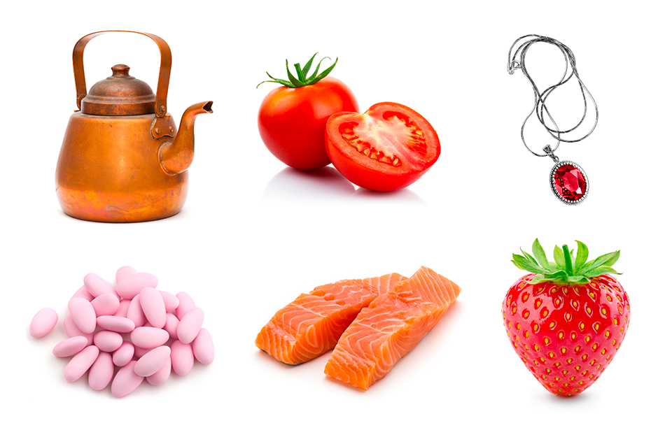 Composizione di alcuni degli elementi che rappresentano i colori con la R: una teiera di rame, dei pomodori, un rubino, dei confetti, dei tranci di salmone, una fragola