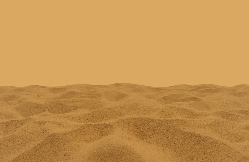 Una distesa di sabbia su sfondo color sabbia