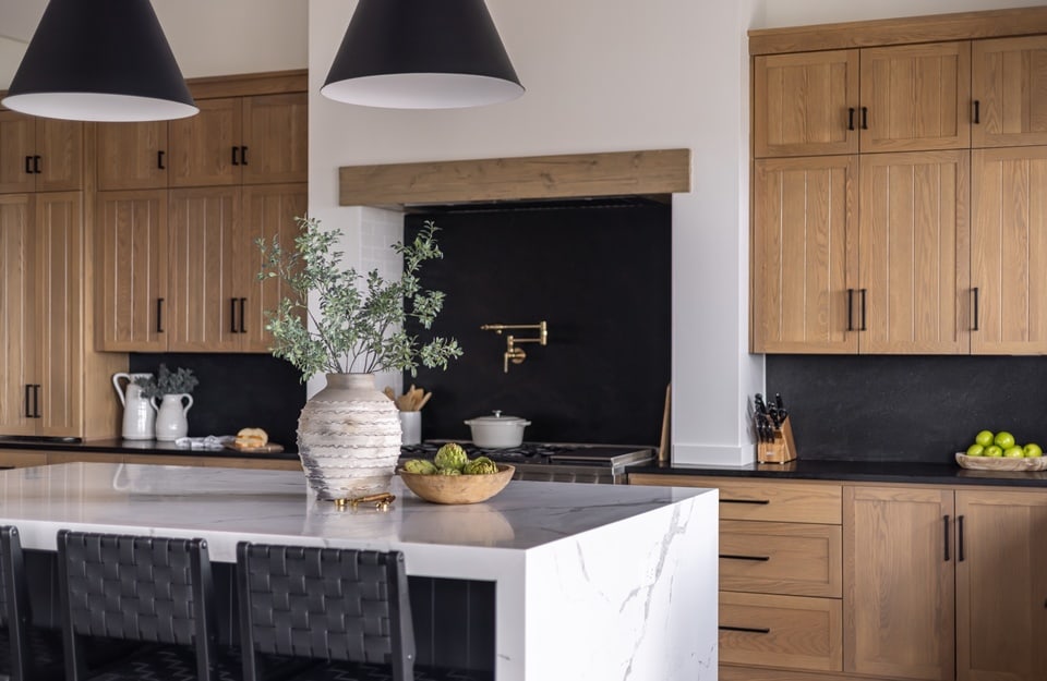 Cucina in rovere naturale con finitura protettiva antitannino