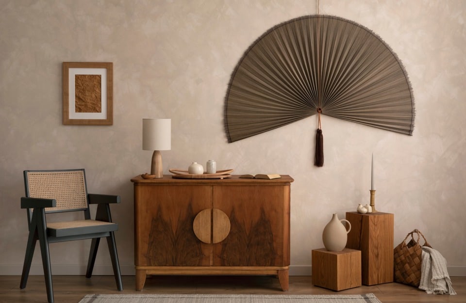 Madia in legno e dettagli decorativi in stile Japandi 2.0